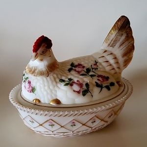 Vintage Westmoreland Charleston Hand Painted Hen on Nest Covered Dish 1940s